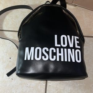 LOVE MOSCHINO